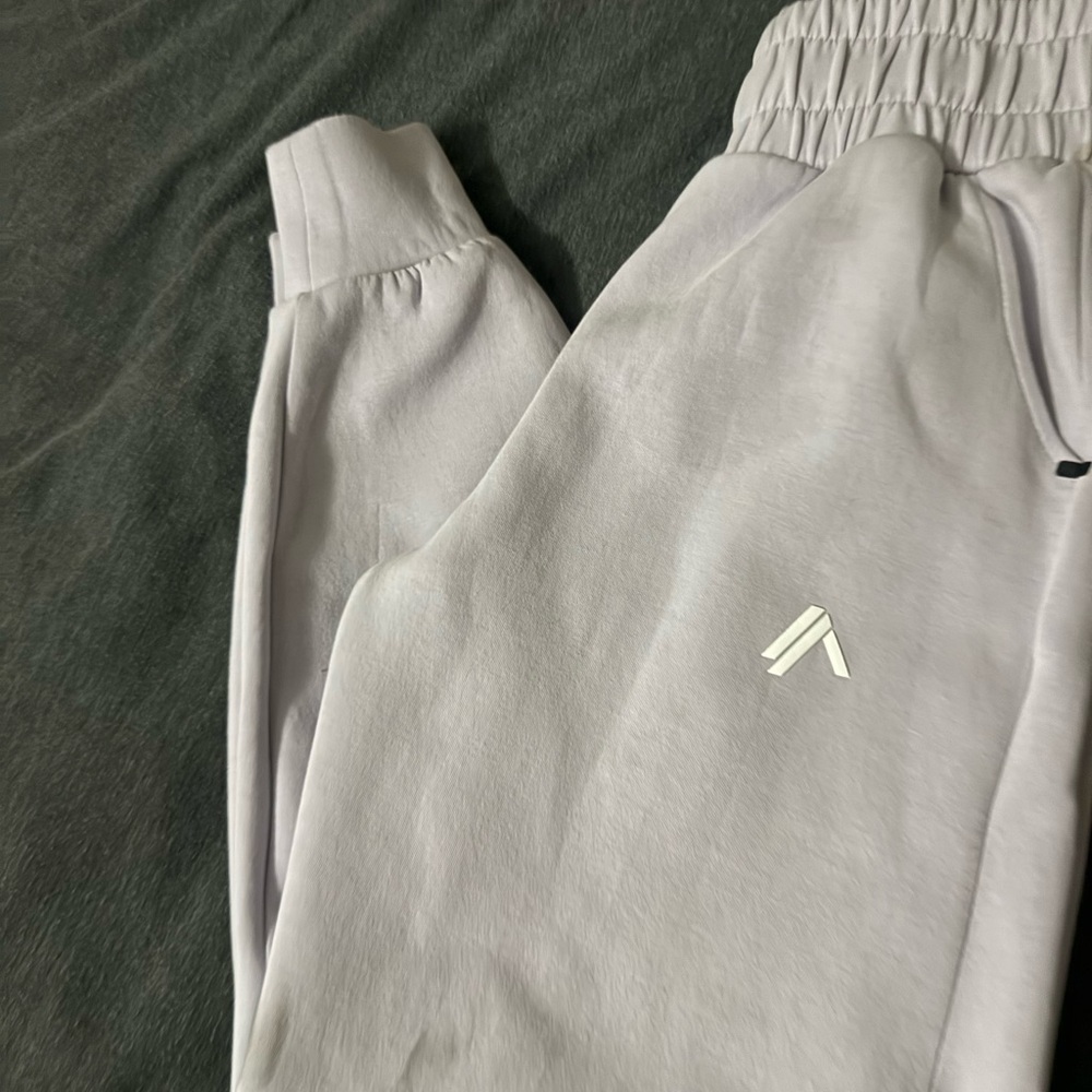 Alphalete Relaxed Cuffed Jogger Lavender XS Sweatpants Athleisure